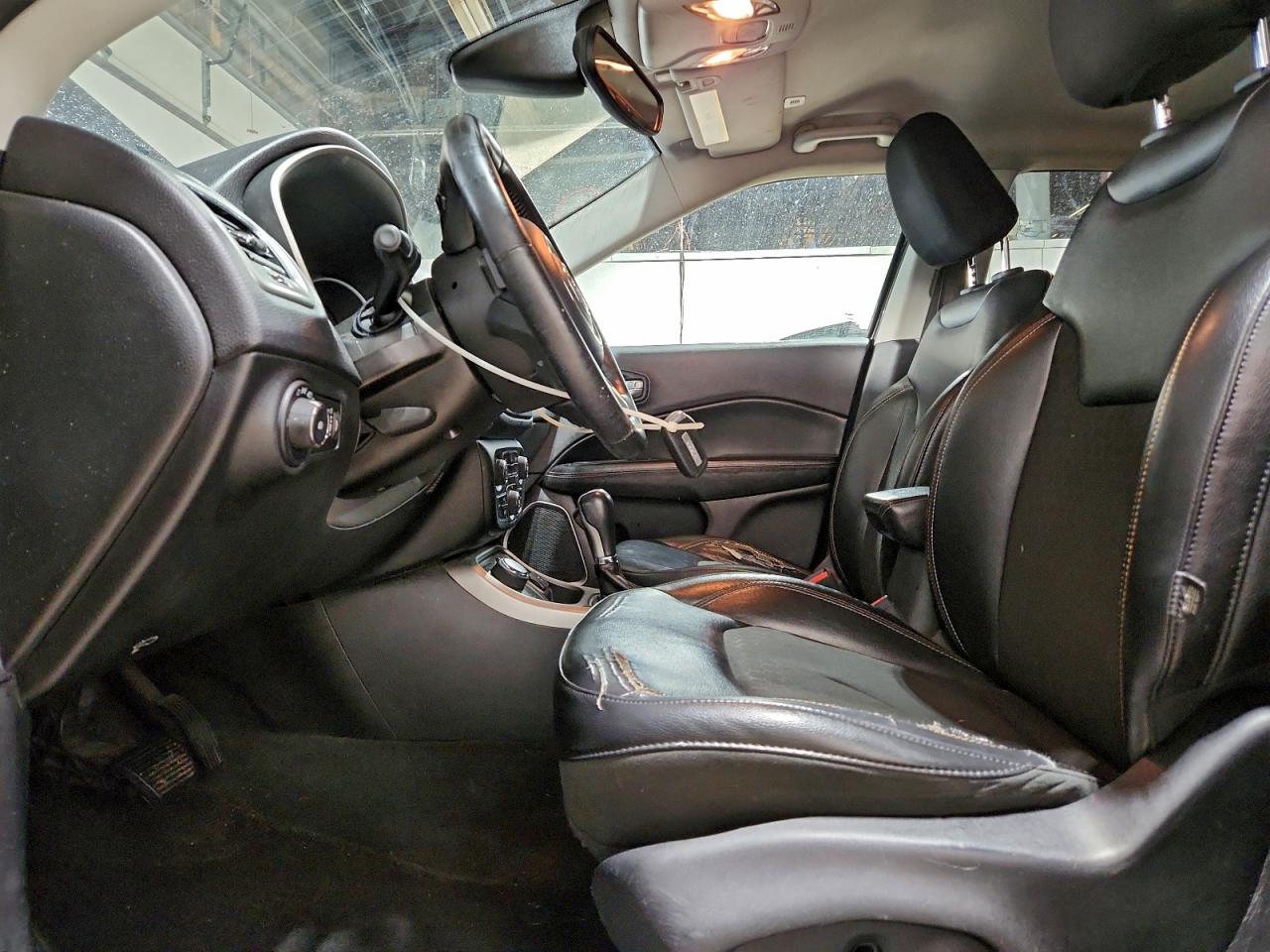 2018 Jeep Compass Latitude VIN: 3C4NJDBB0JT423285 Lot: 97390985