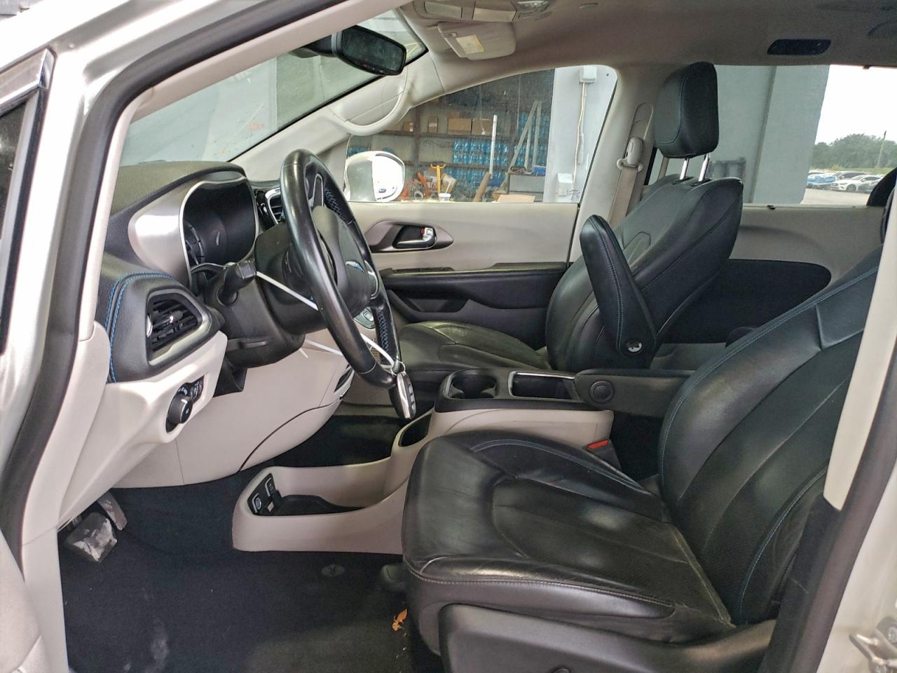 2021 Chrysler Pacifica Hybrid Touring L VIN: 2C4RC1L71MR585924 Lot: 94079285