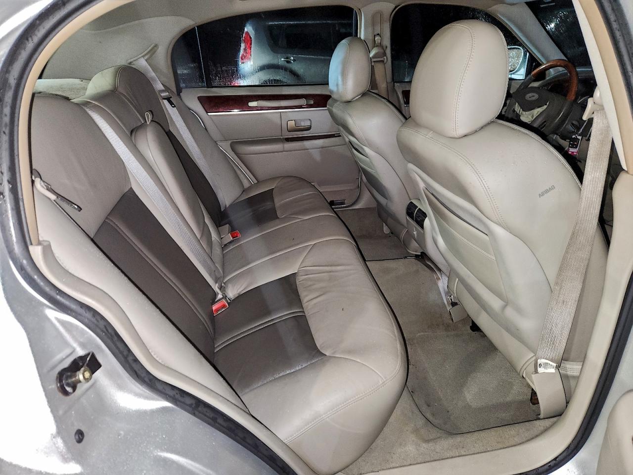 2004 Lincoln Town Car Ultimate VIN: 1LNHM83W64Y641176 Lot: 94808365