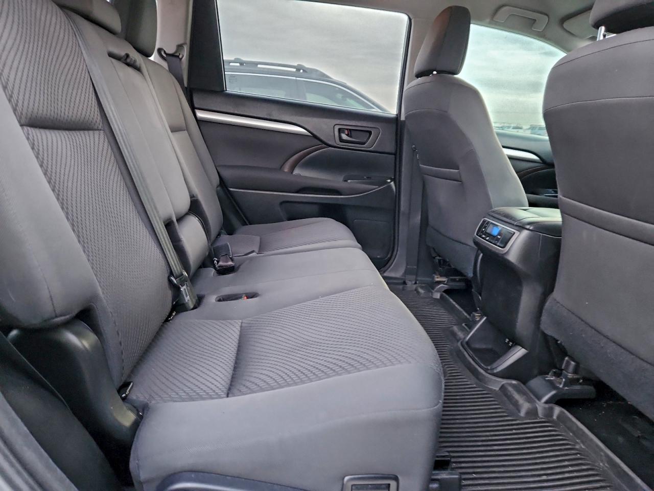 2017 Toyota Highlander Le VIN: 5TDBZRFH8HS462864 Lot: 95116825