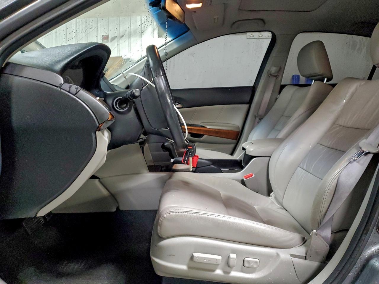 2011 Honda Accord Exl VIN: 1HGCP3F88BA029820 Lot: 95712435