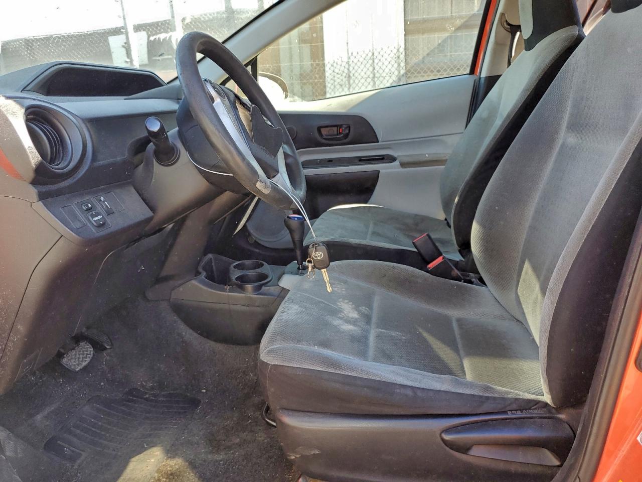 2013 Toyota Prius C VIN: JTDKDTB33D1052227 Lot: 96212305