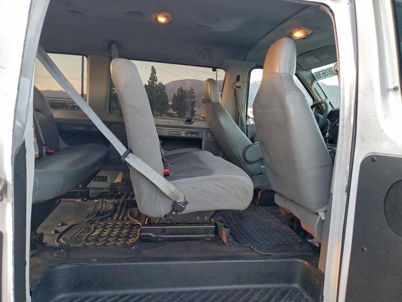 2014 Ford Econoline E350 Super Duty Wagon VIN: 1FBNE3BLXEDA18493 Lot: 95156765