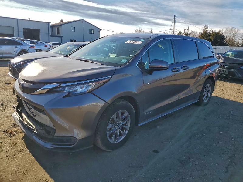 TOYOTA SIENNA LE 2021