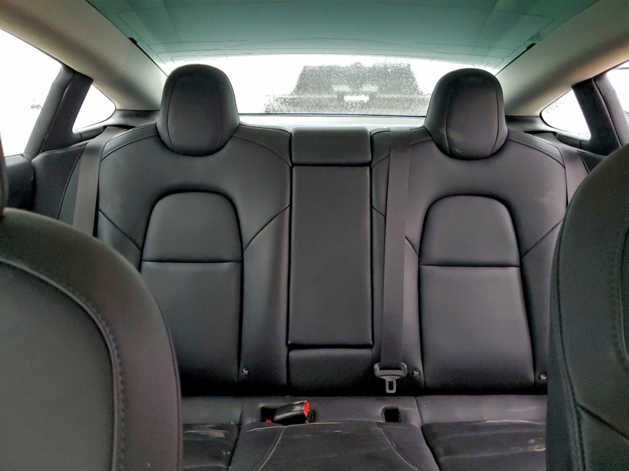 2018 Tesla Model 3 VIN: 5YJ3E1EB8JF118864 Lot: 92840085