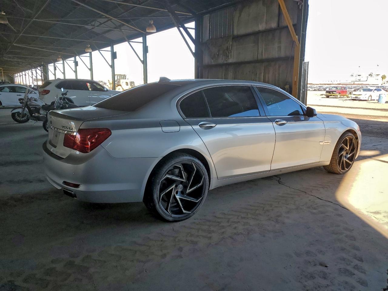 Фото: WBAKB8C58BC851521