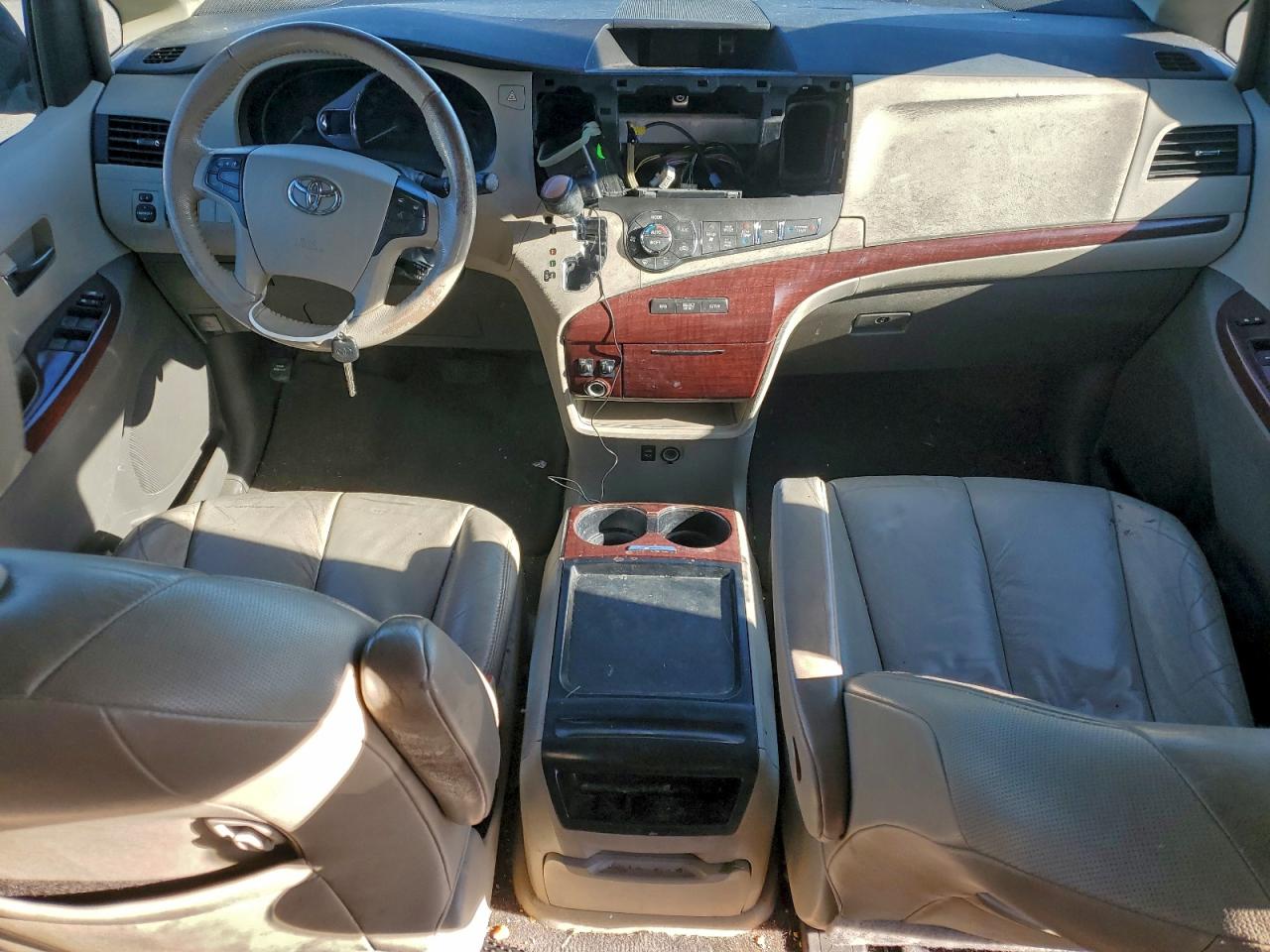 2011 Toyota Sienna Xle VIN: 5TDYK3DC4BS108575 Lot: 93846495