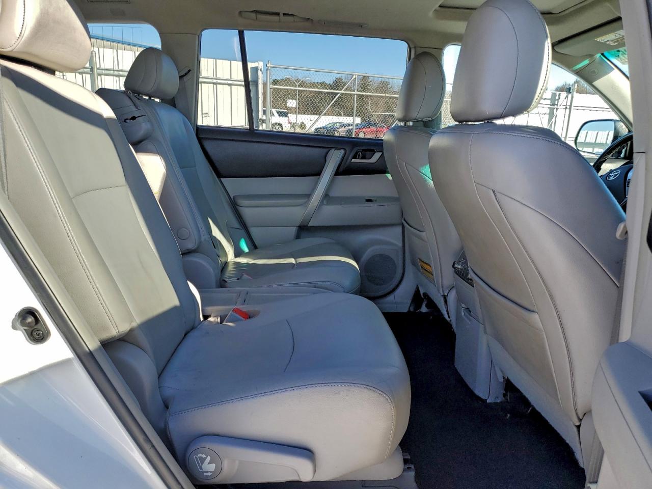 2011 Toyota Highlander Base VIN: 5TDZK3EH3BS028201 Lot: 96543385