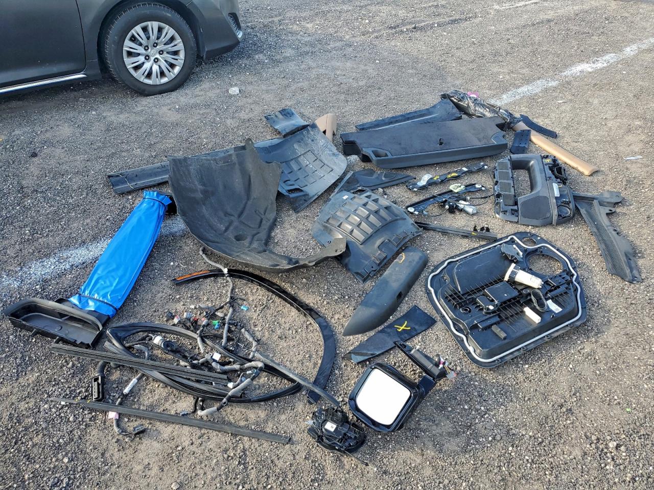 2025 Land Rover Defender 130 X-Dynamic Se VIN: SALE2FEU1S2455146 Lot: 96387535