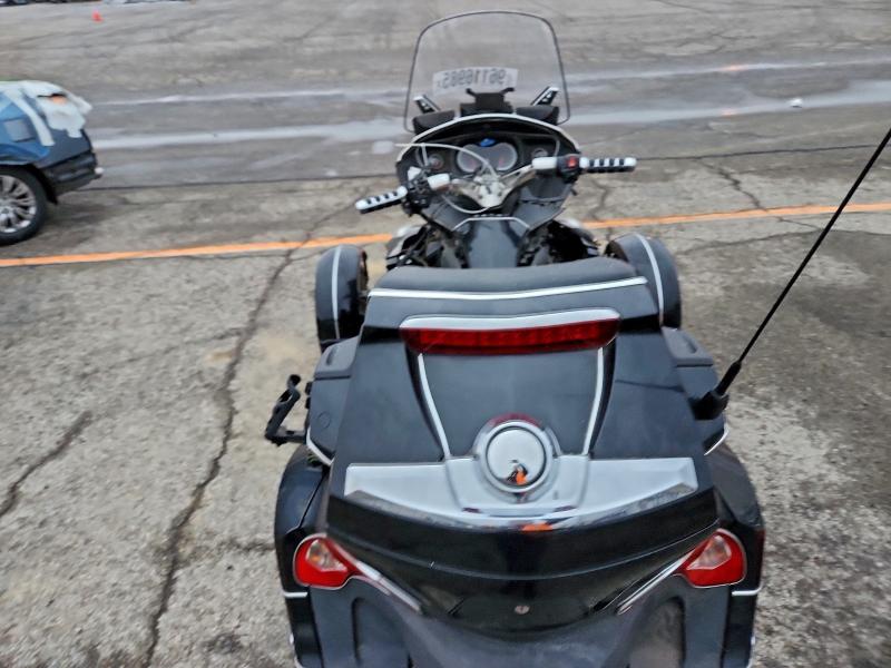 2011 CAN-AM SPYDER ROADSTER RT  