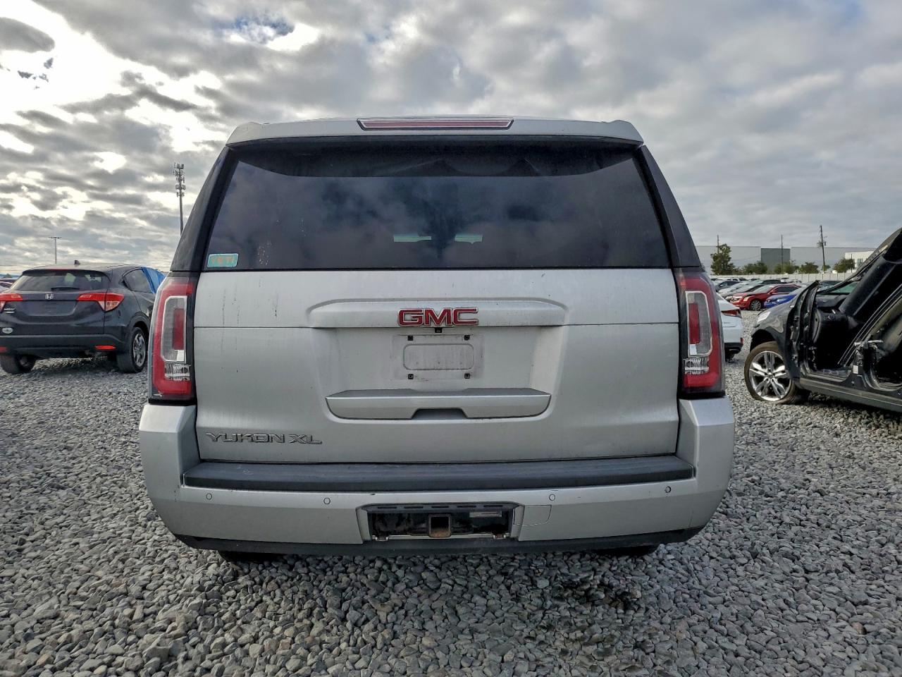 2017 GMC Yukon Xl K1500 Slt VIN: 1GKS2GKC5HR124702 Lot: 85439725