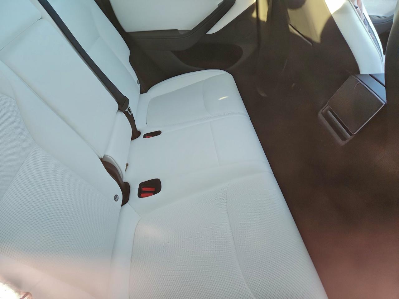 2026 Tesla Model Y VIN: 7SAYGDEEXTA392016 Lot: 95202995