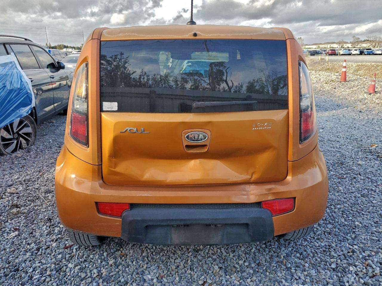 2011 Kia Soul + VIN: KNDJT2A24B7196364 Lot: 94984275