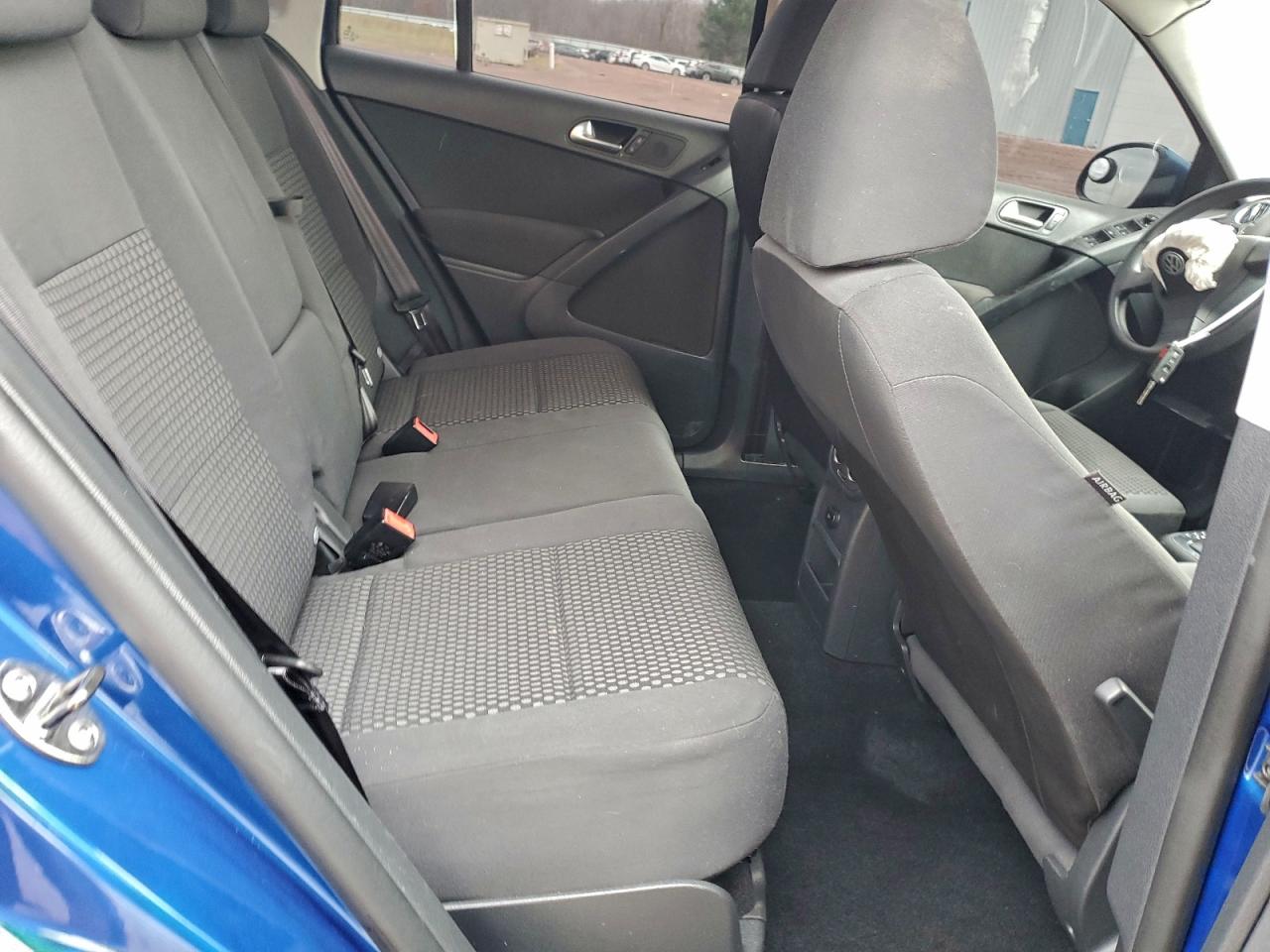 2010 Volkswagen Tiguan S VIN: WVGAV7AX7AW003451 Lot: 94698705