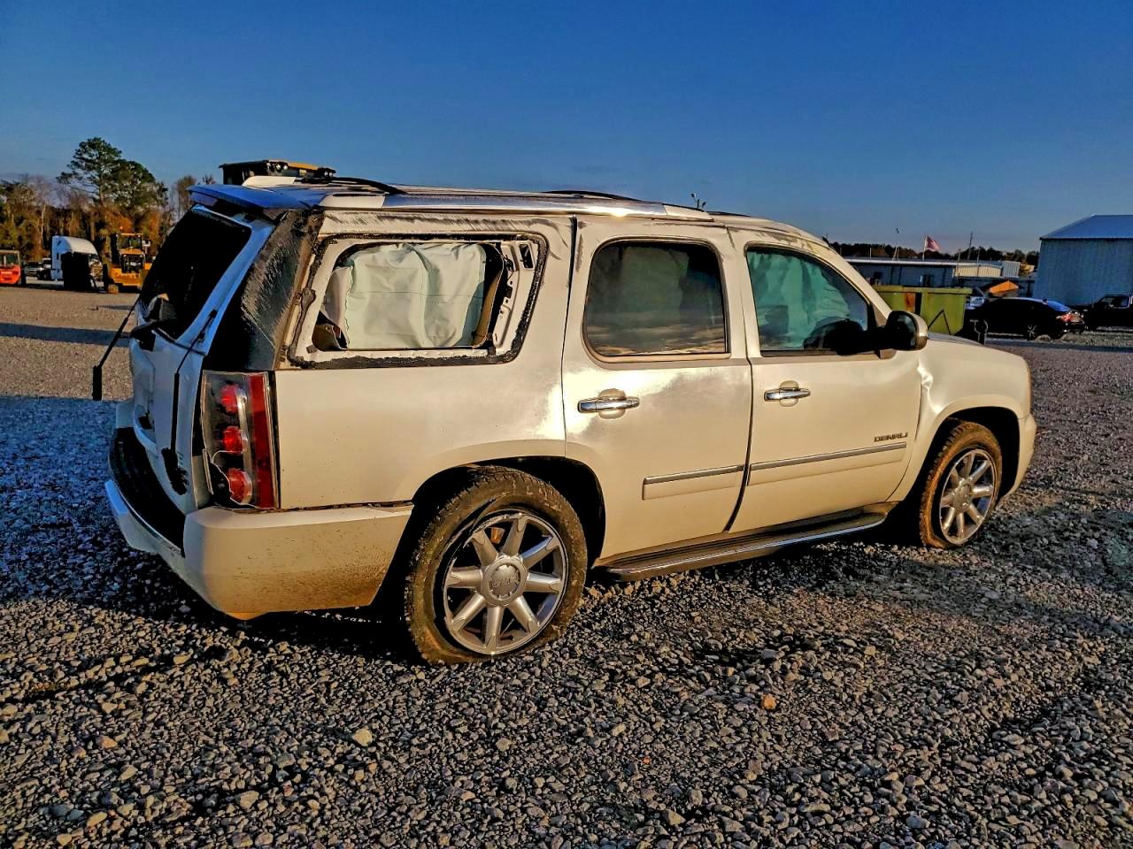 2011 GMC Yukon Denali VIN: 1GKS1EEF0BR174430 Lot: 96293955