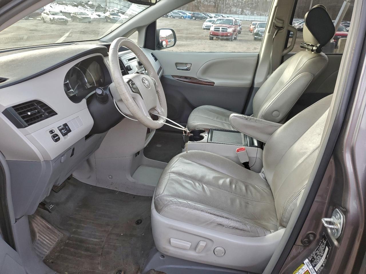 2014 Toyota Sienna Xle VIN: 5TDYK3DC6ES425990 Lot: 95483855