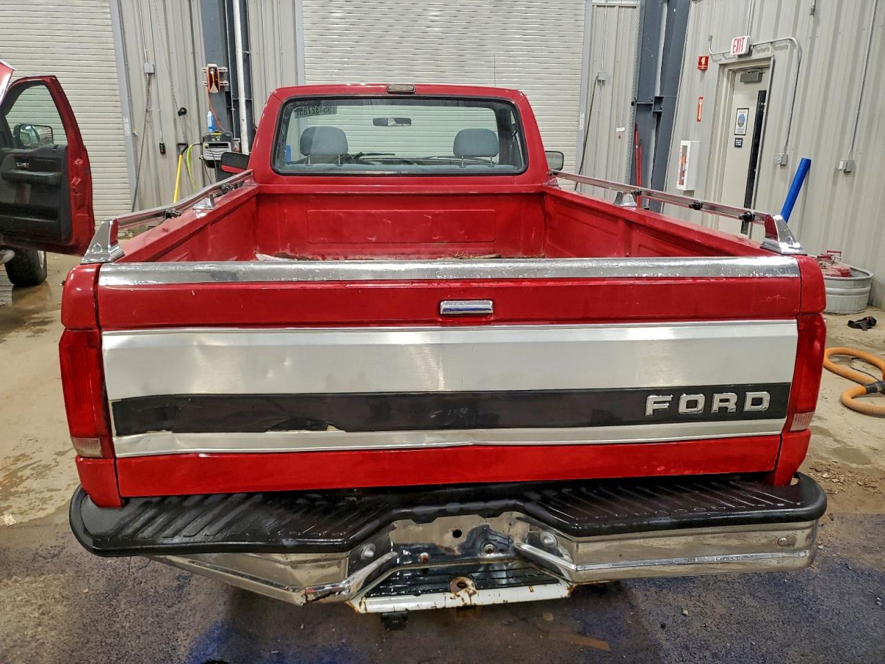 1992 Ford F150 VIN: 1FTDF15Y6NLA61301 Lot: 95432735