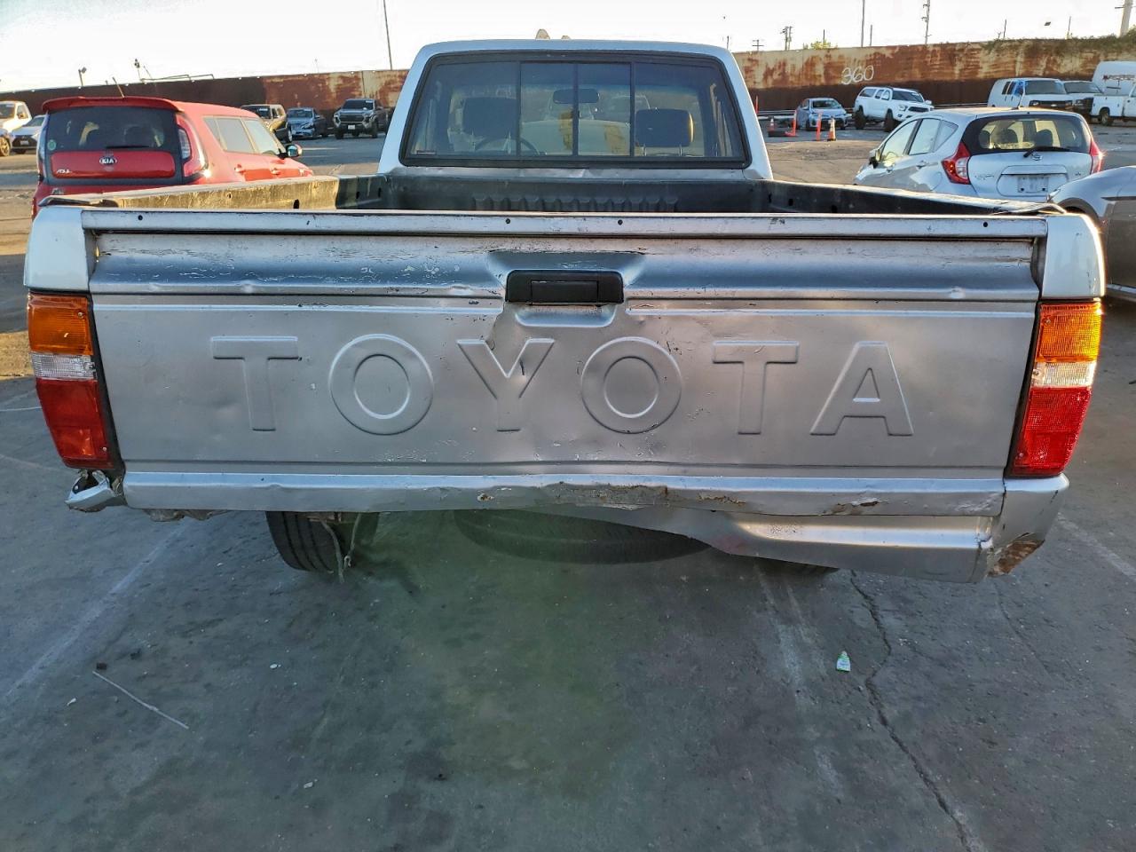 1987 Toyota Pickup Xtracab Rn70 Dlx VIN: JT4RN70DXH0032048 Lot: 96103695