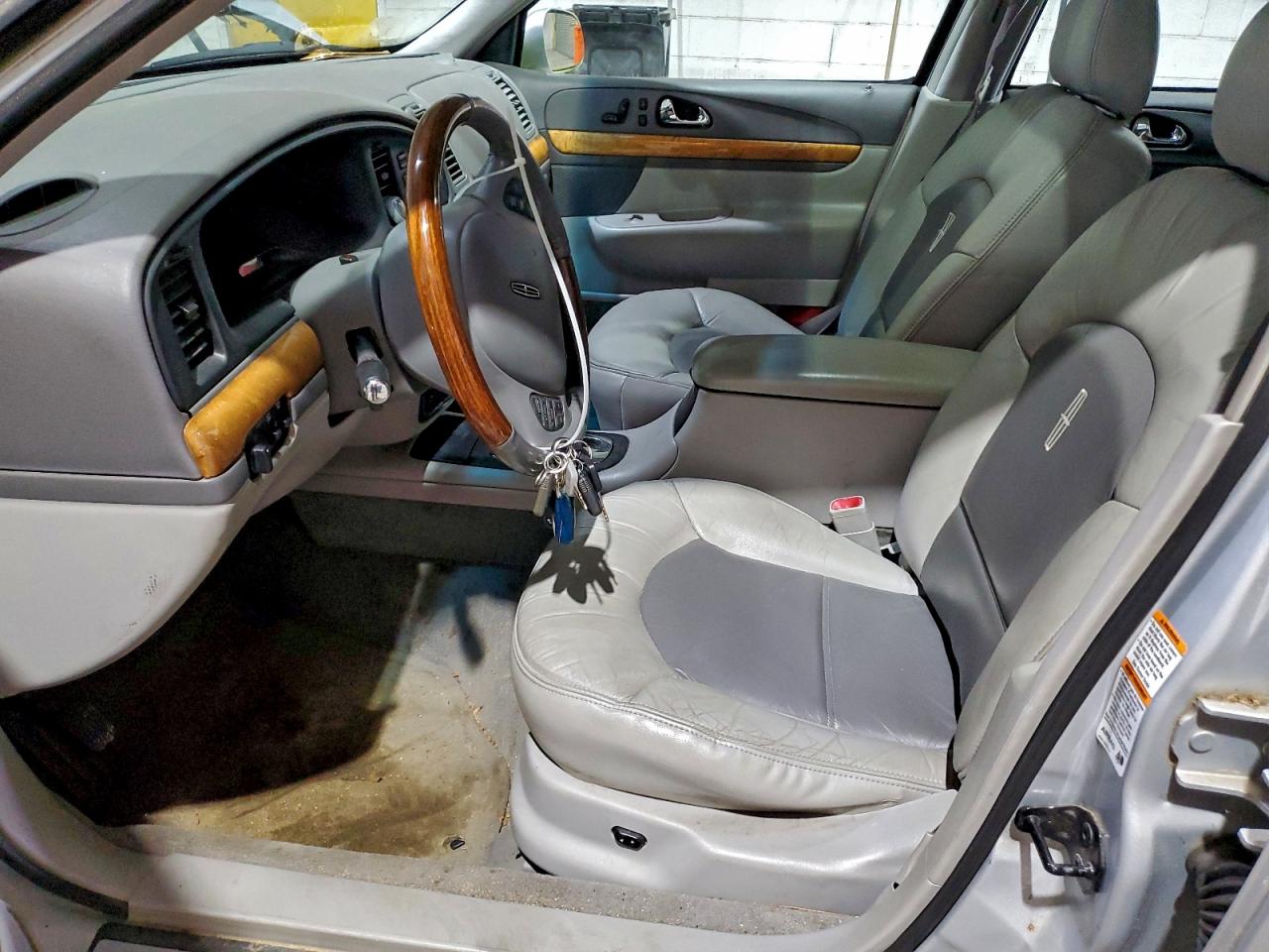 2001 Lincoln Continental VIN: 1LNHM97V91Y680573 Lot: 93828455