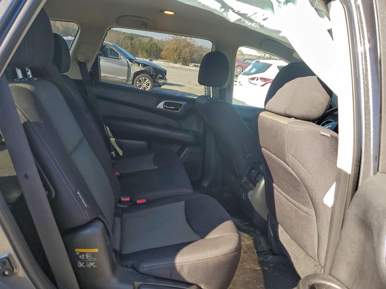 2018 Nissan Pathfinder S VIN: 5N1DR2MNXJC619290 Lot: 95215255