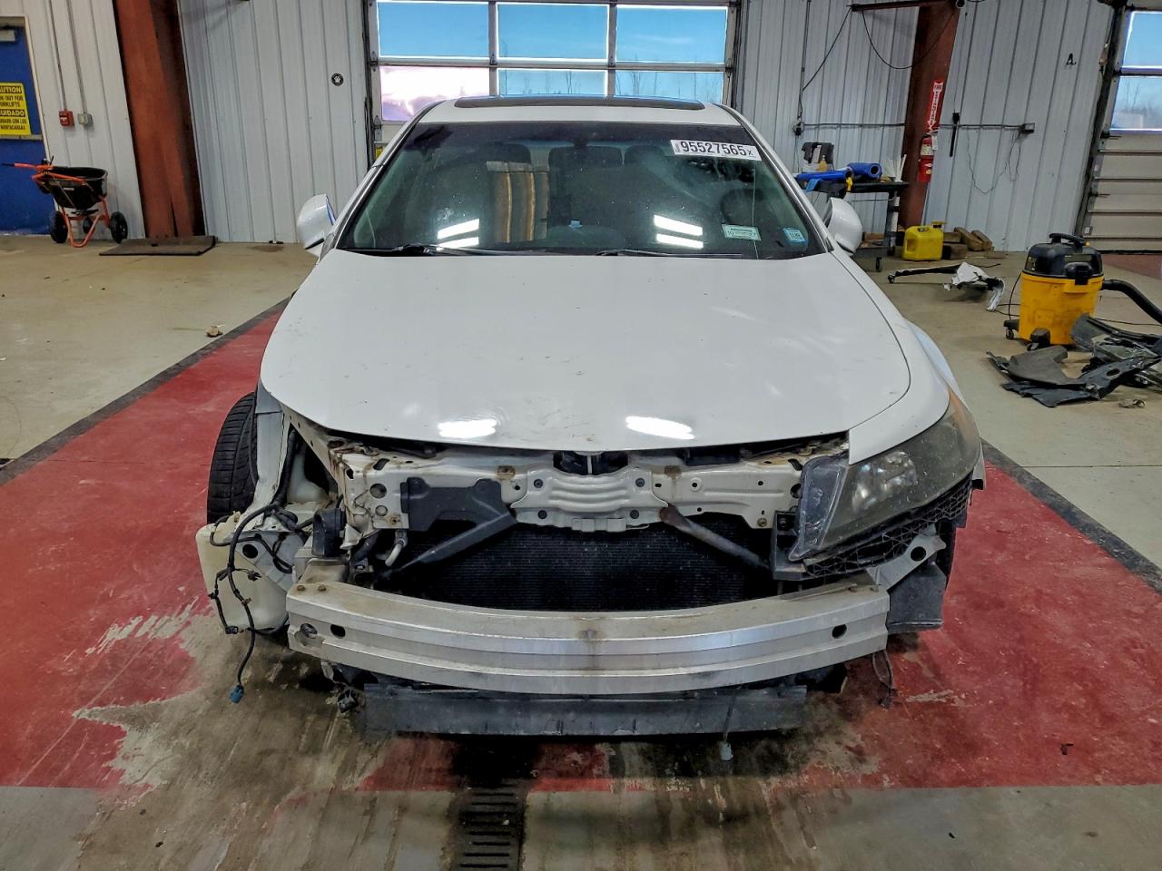 Фото: 19UUA8F24CA009838