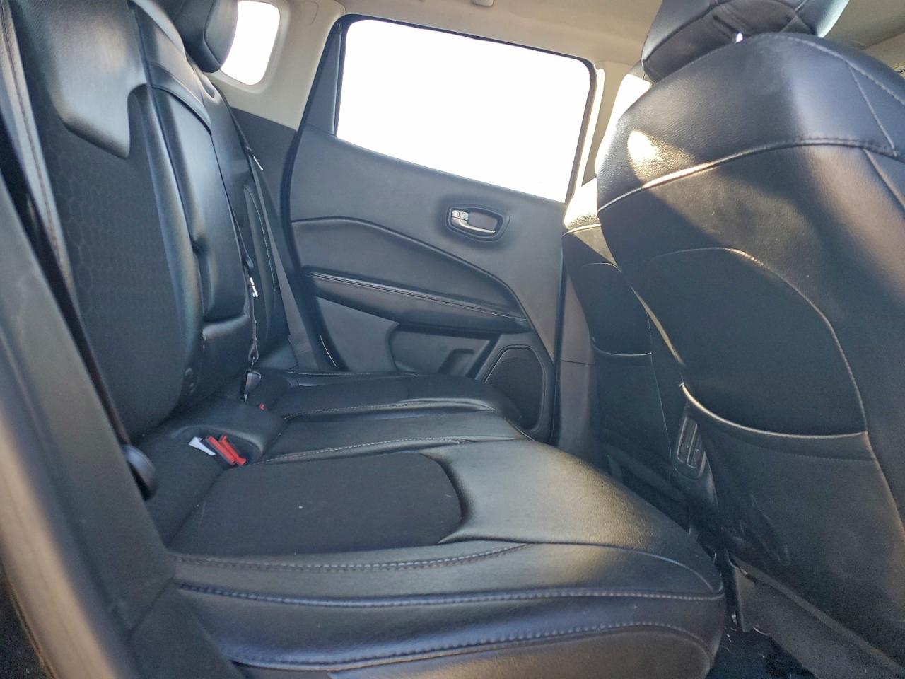 2018 Jeep Compass Latitude VIN: 3C4NJDBB3JT373465 Lot: 96180005