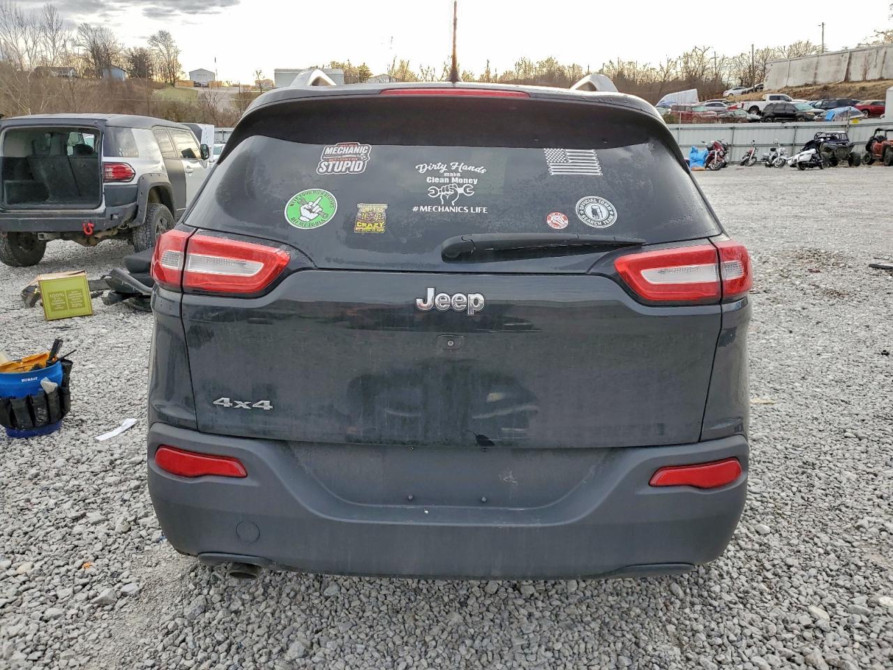 2015 Jeep Cherokee Latitude VIN: 1C4PJMCB2FW768424 Lot: 97707175