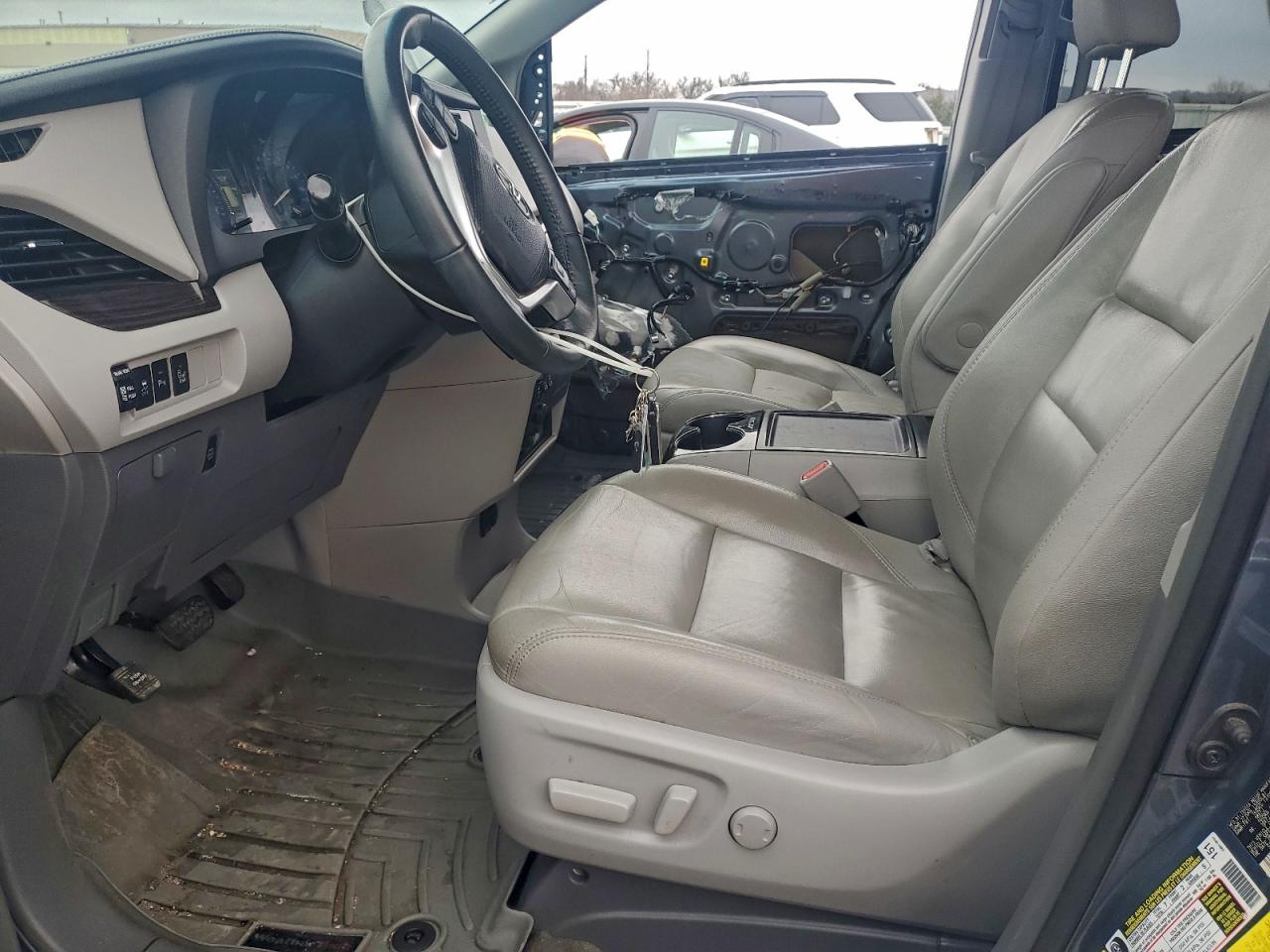 2017 Toyota Sienna Xle VIN: 5TDDZ3DC7HS178073 Lot: 94674405