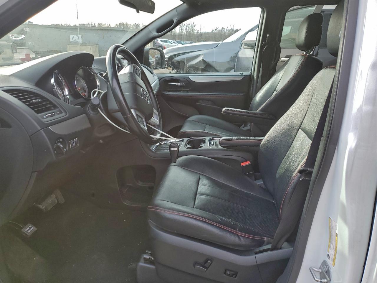 2016 Dodge Grand Caravan R/T VIN: 2C4RDGEG2GR376130 Lot: 94561595