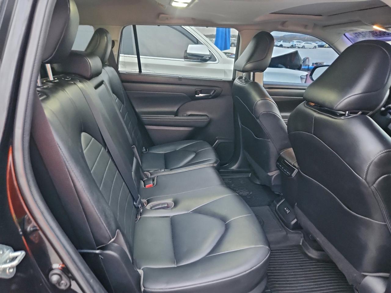 2022 Toyota Highlander Xle VIN: 5TDGZRAHXNS555782 Lot: 96398645