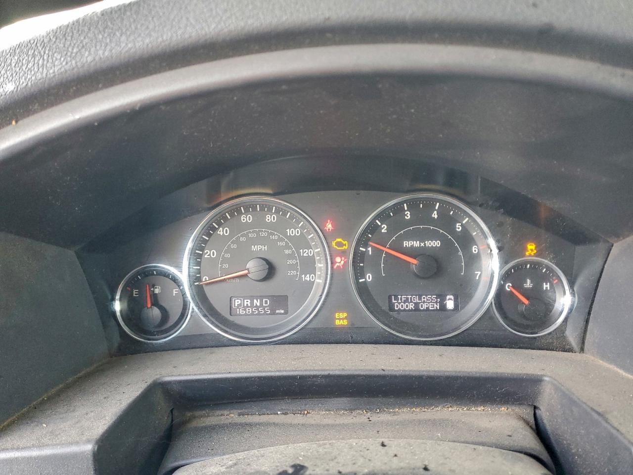 2008 Jeep Commander Sport VIN: 1J8HG48K98C140708 Lot: 95135015