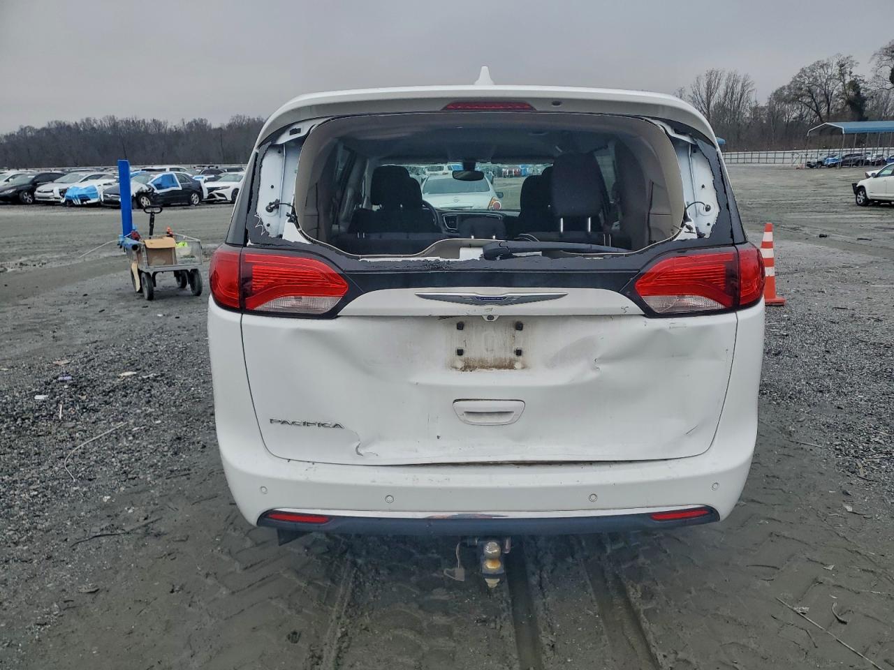 2019 Chrysler Pacifica Touring Plus VIN: 2C4RC1FG2KR588968 Lot: 94952075