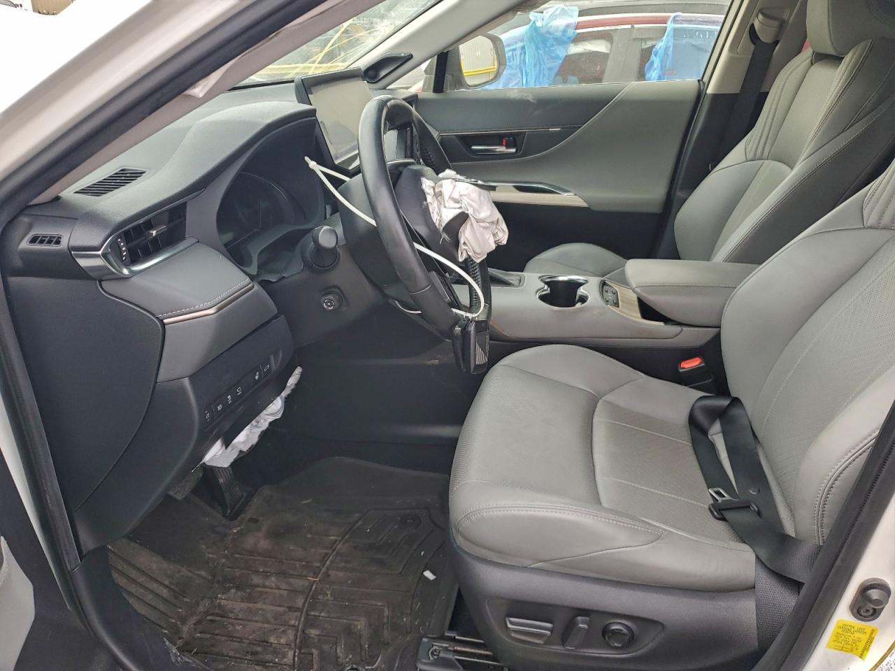 JTEAAAAH3MJ029323 2021 Toyota Venza Le