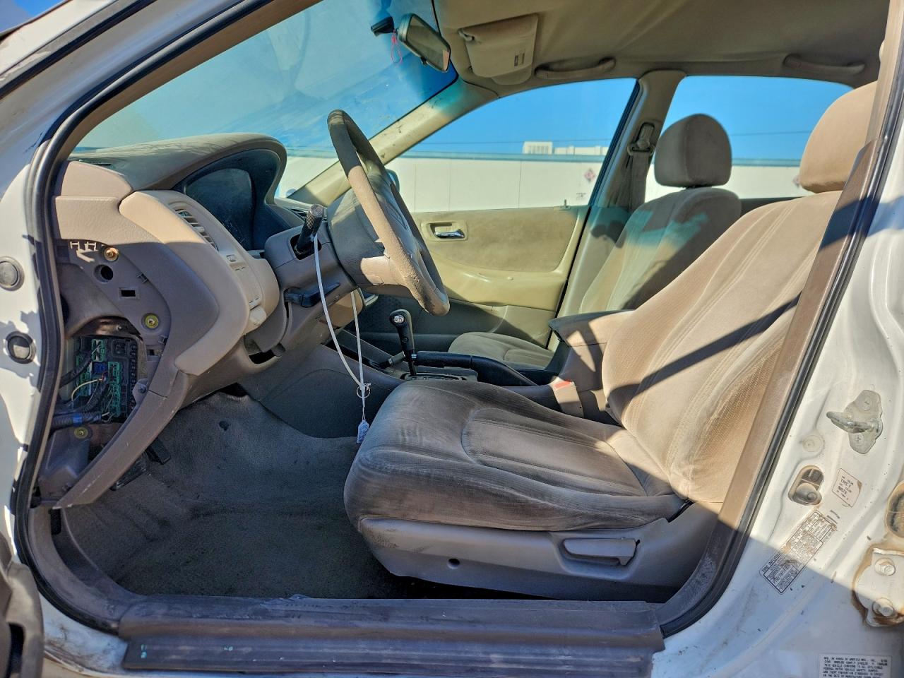 2000 Honda Accord Dx VIN: 1HGCF8648YA153883 Lot: 97964155