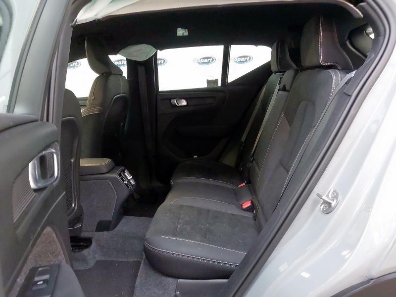 2024 VOLVO XC40 2.0 B3P PLUS DARK 5DR AUTO