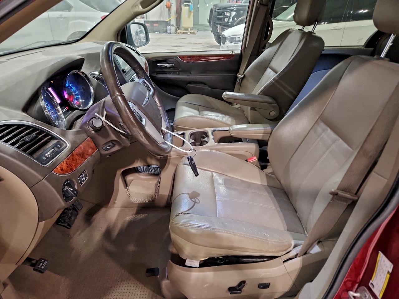 2014 Chrysler Town & Country Touring L VIN: 2C4RC1CG7ER371988 Lot: 94651005