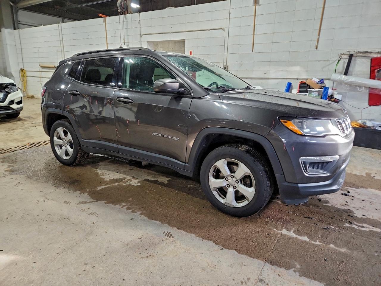 2018 Jeep Compass Latitude VIN: 3C4NJDBB0JT423285 Lot: 97390985