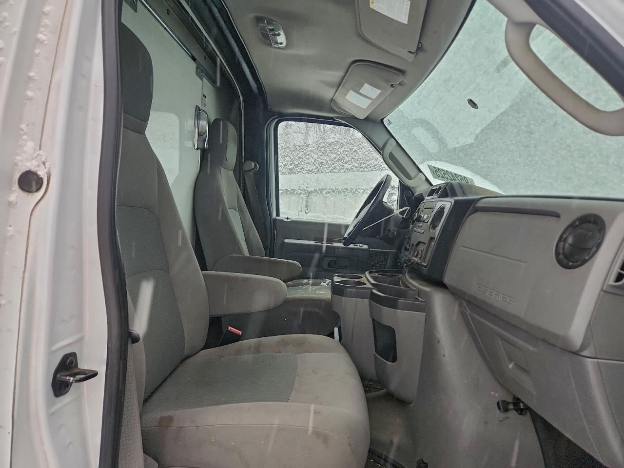 2015 Ford Econoline E350 Super Duty Cutaway Van VIN: 1FDWE3FLXFDA02589 Lot: 95242525