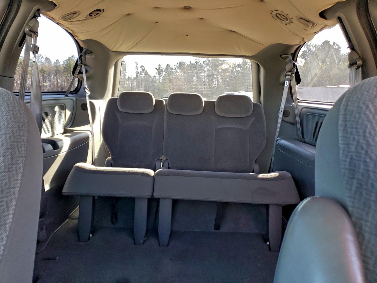 2005 Chrysler Town & Country Lx VIN: 2C4GP44R65R180169 Lot: 94880015