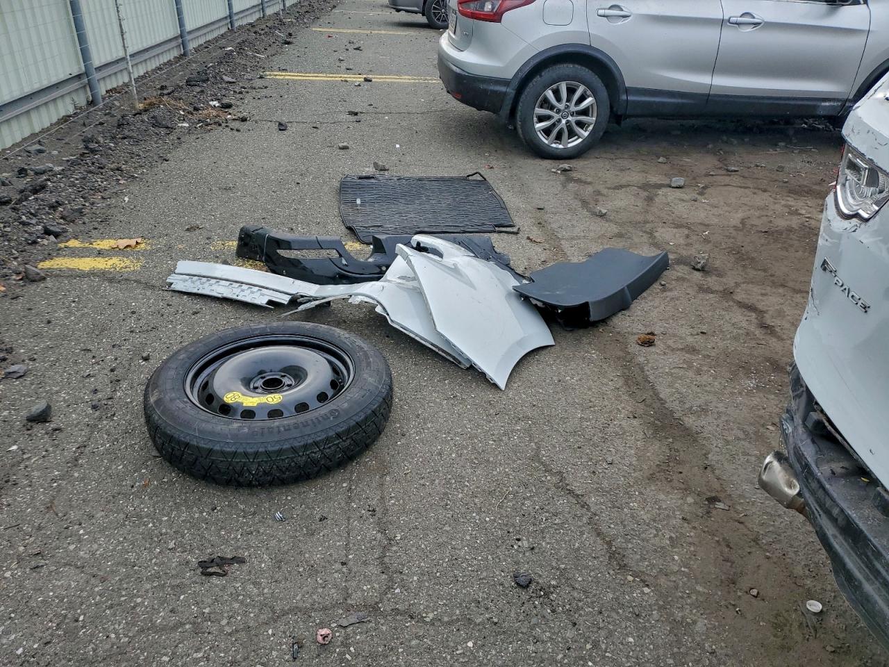 2017 Jaguar F-Pace R - Sport VIN: SADCL2BV1HA495652 Lot: 95435015