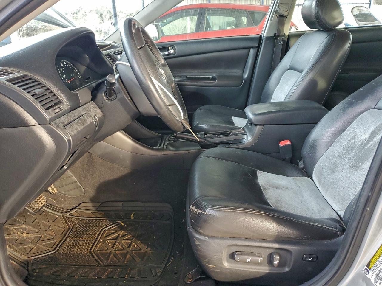 2004 Toyota Camry Le VIN: 4T1BE32K44U812986 Lot: 96518445