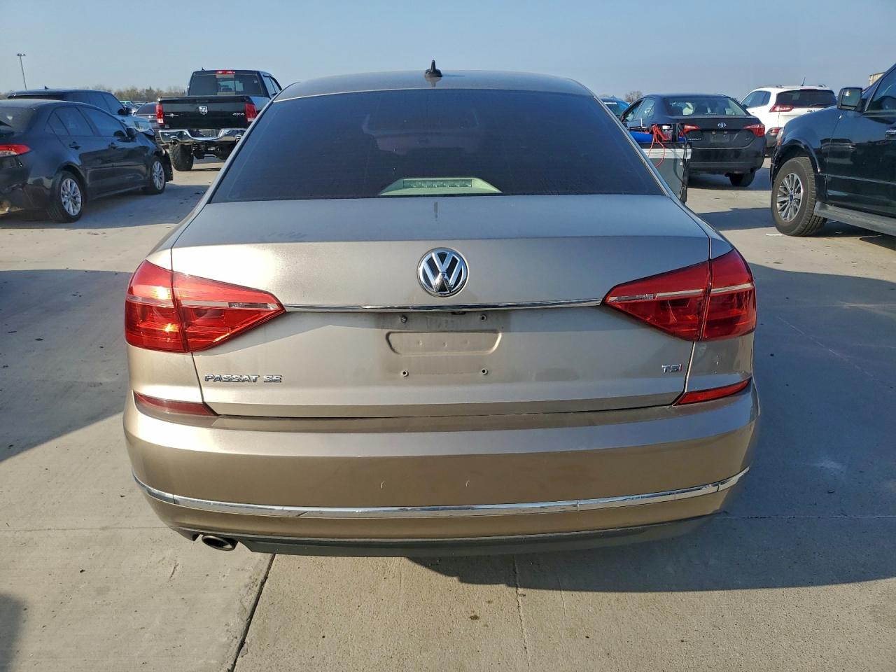 2016 Volkswagen Passat Se VIN: 1VWBS7A35GC013885 Lot: 96762265