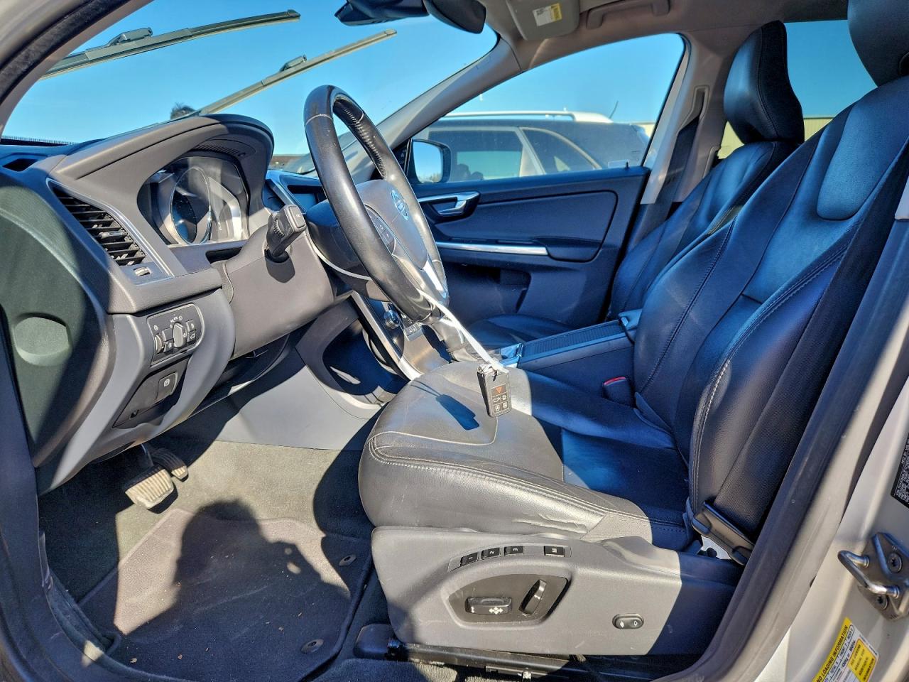 2015 Volvo Xc60 T5 Premier VIN: YV440MDK3F2740026 Lot: 95887595