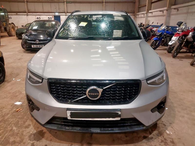2022 VOLVO XC40 2.0 B3P PLUS DARK 5DR AUTO