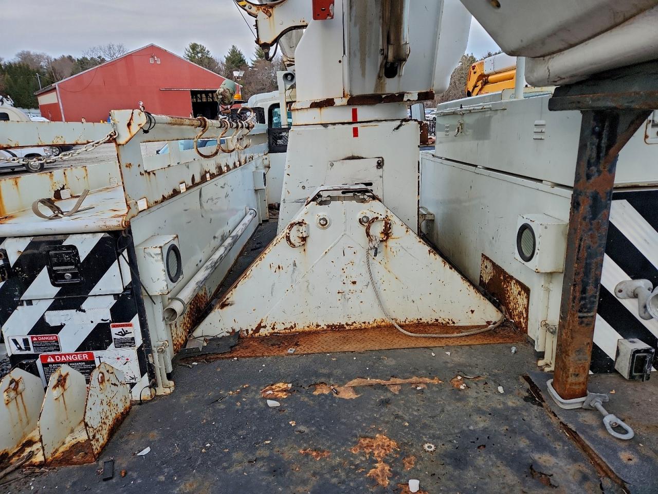 2011 International 4300 Bucket Truck VIN: 1HTMMAAR9BH373702 Lot: 96011885