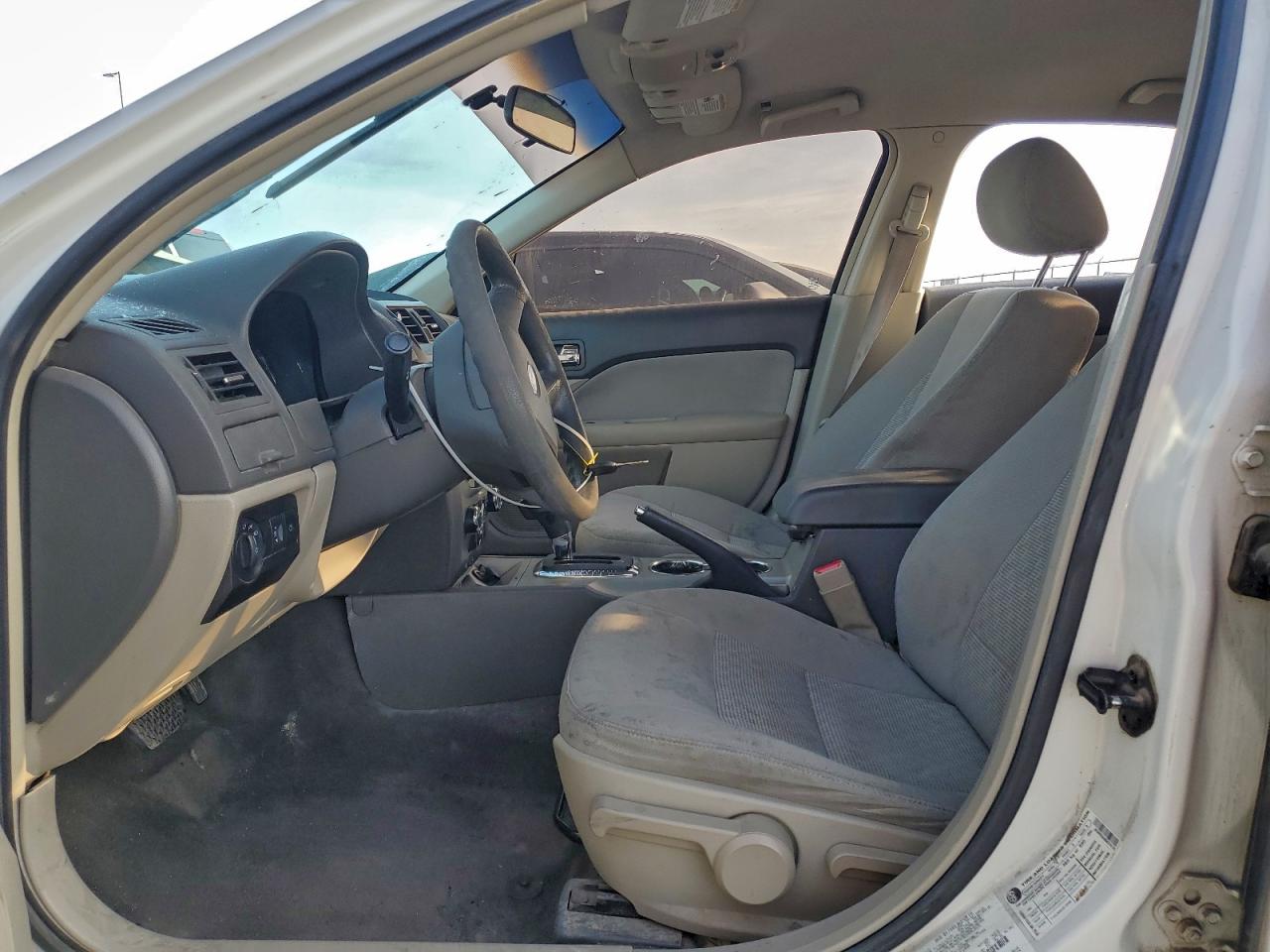 2011 Ford Fusion S VIN: 3FAHP0GA4BR274176 Lot: 97566425