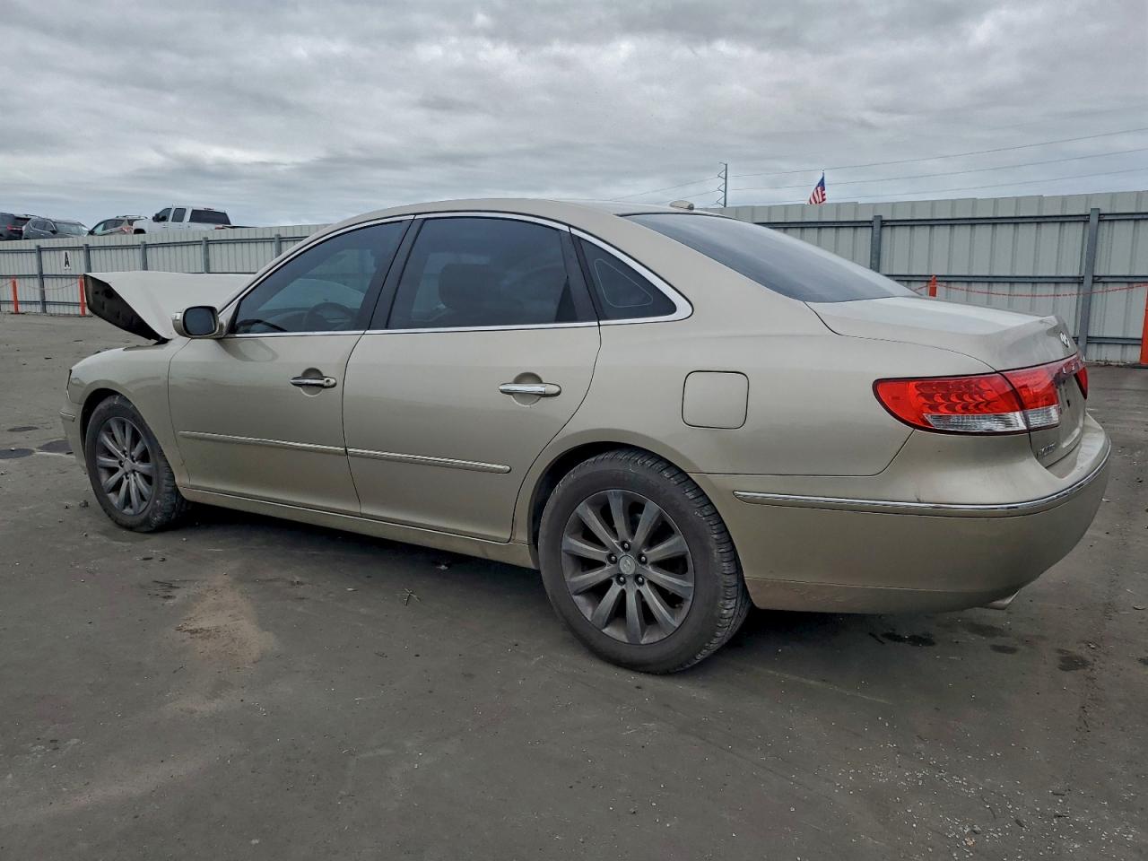 2009 Hyundai Azera Se VIN: KMHFC46F49A364560 Lot: 97704345