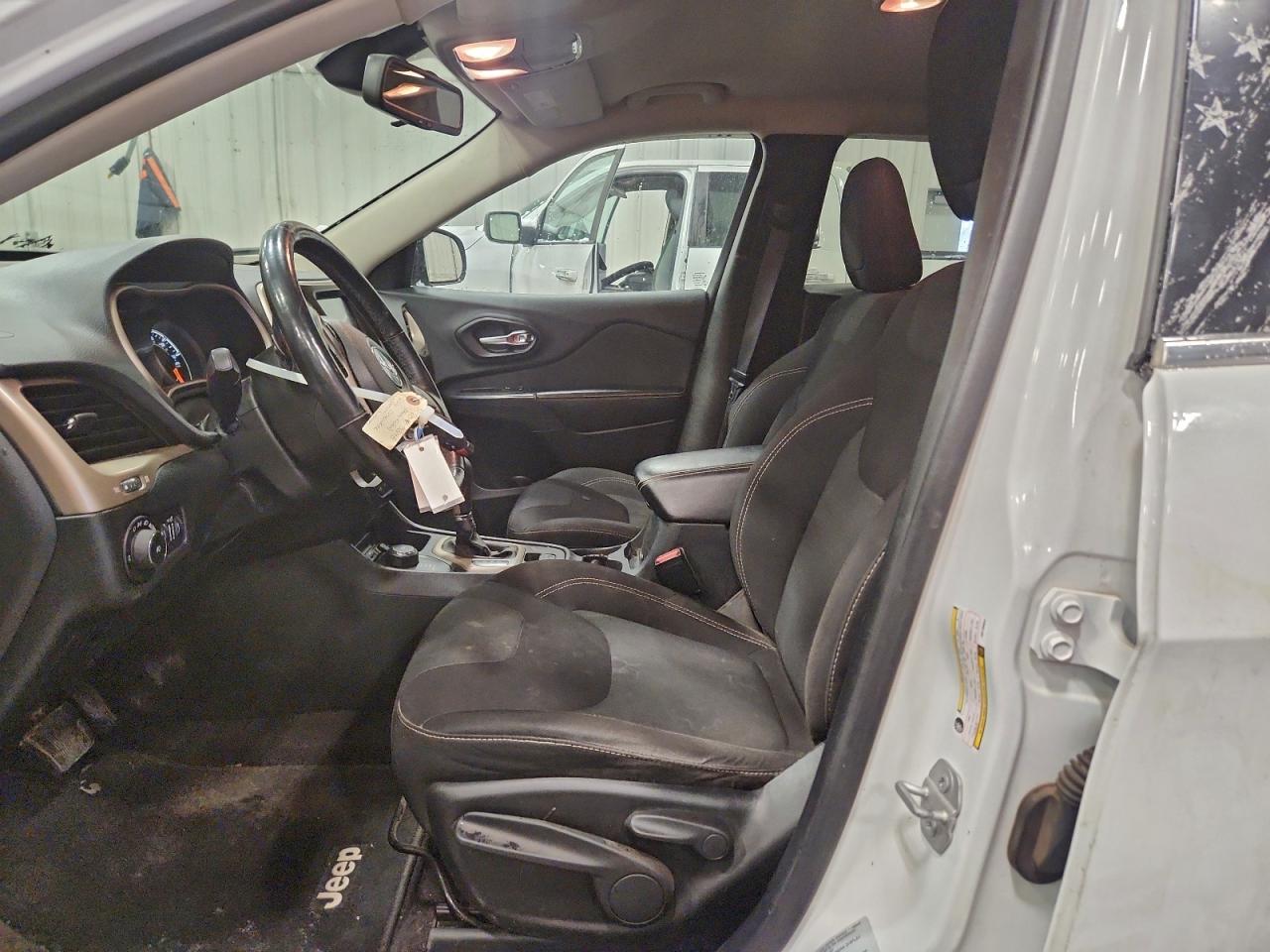 2016 Jeep Cherokee Latitude VIN: 1C4PJMCS9GW198634 Lot: 94076365