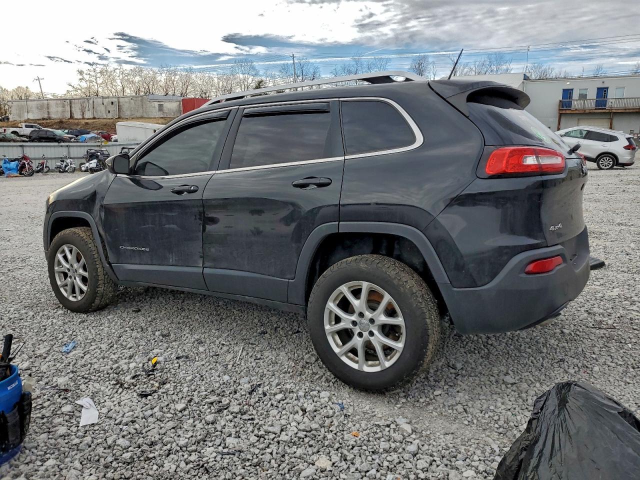 2015 Jeep Cherokee Latitude VIN: 1C4PJMCB2FW768424 Lot: 97707175