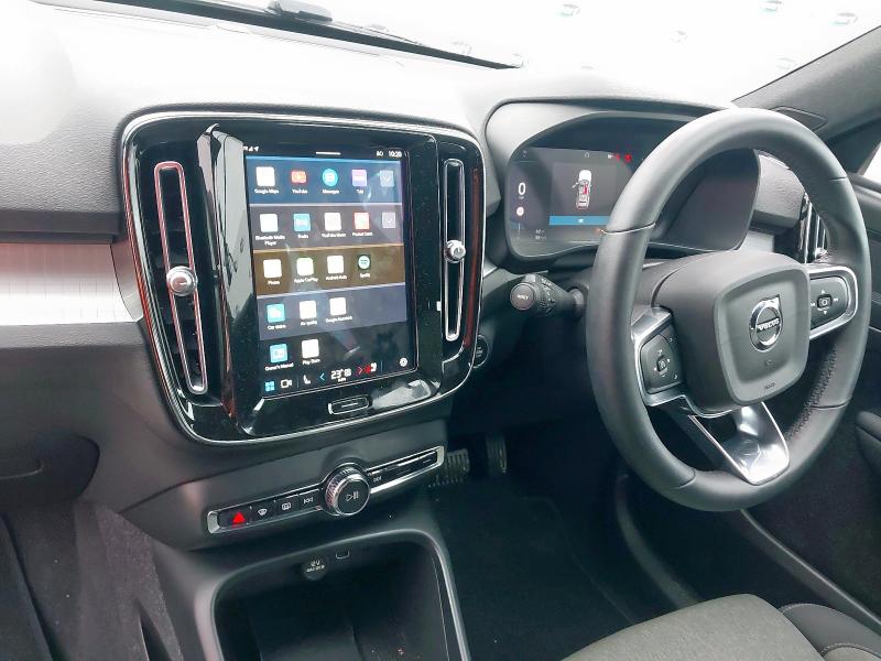 2022 VOLVO XC40 2.0 B3P PLUS DARK 5DR AUTO